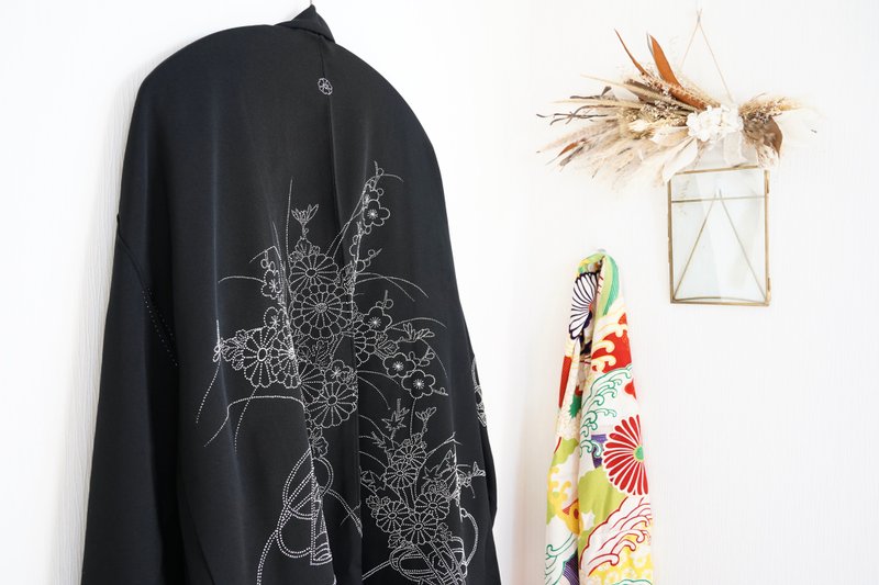 Japanese KIMONO, Embroidered kimono, black haori, authentic kimono - 女装休闲/机能外套 - 丝．绢 黑色