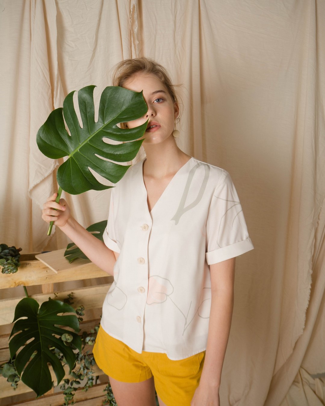Foliage Buttoned Blouse (Ivory) - 女装上衣 - 聚酯纤维 