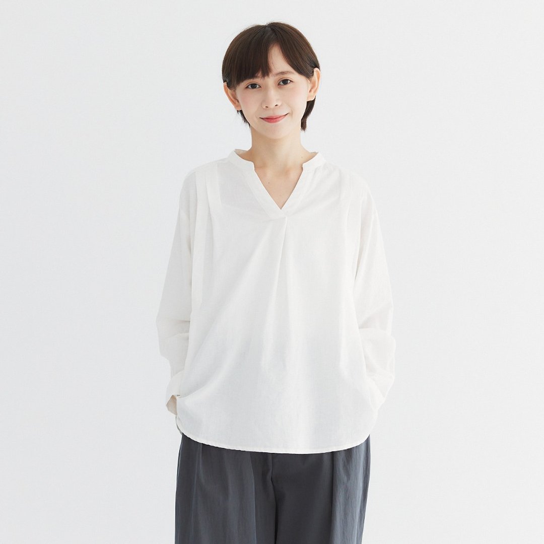 【Simply Yours】知性V领肩压褶棉麻上衣 白F - 女装上衣 - 棉 白色