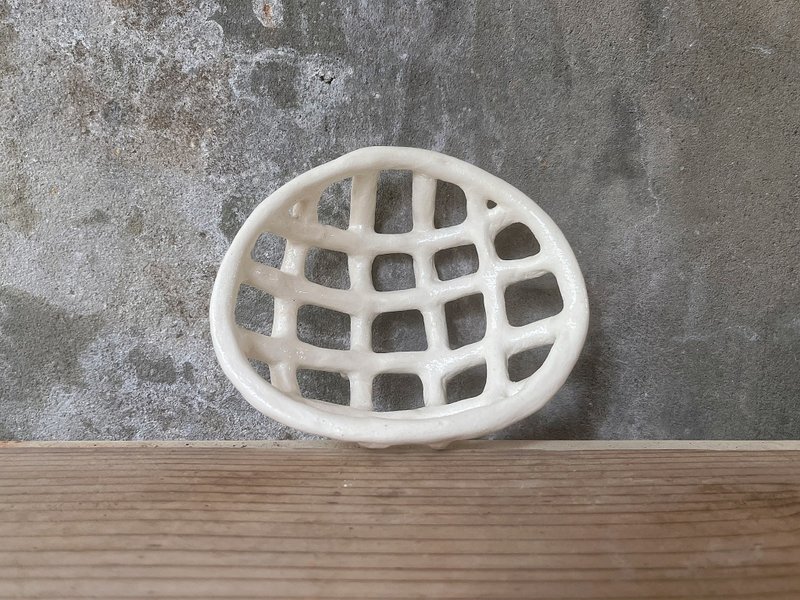 /洞洞宇宙/ 手捏陶瓷网篮 - 其他 - 陶 白色