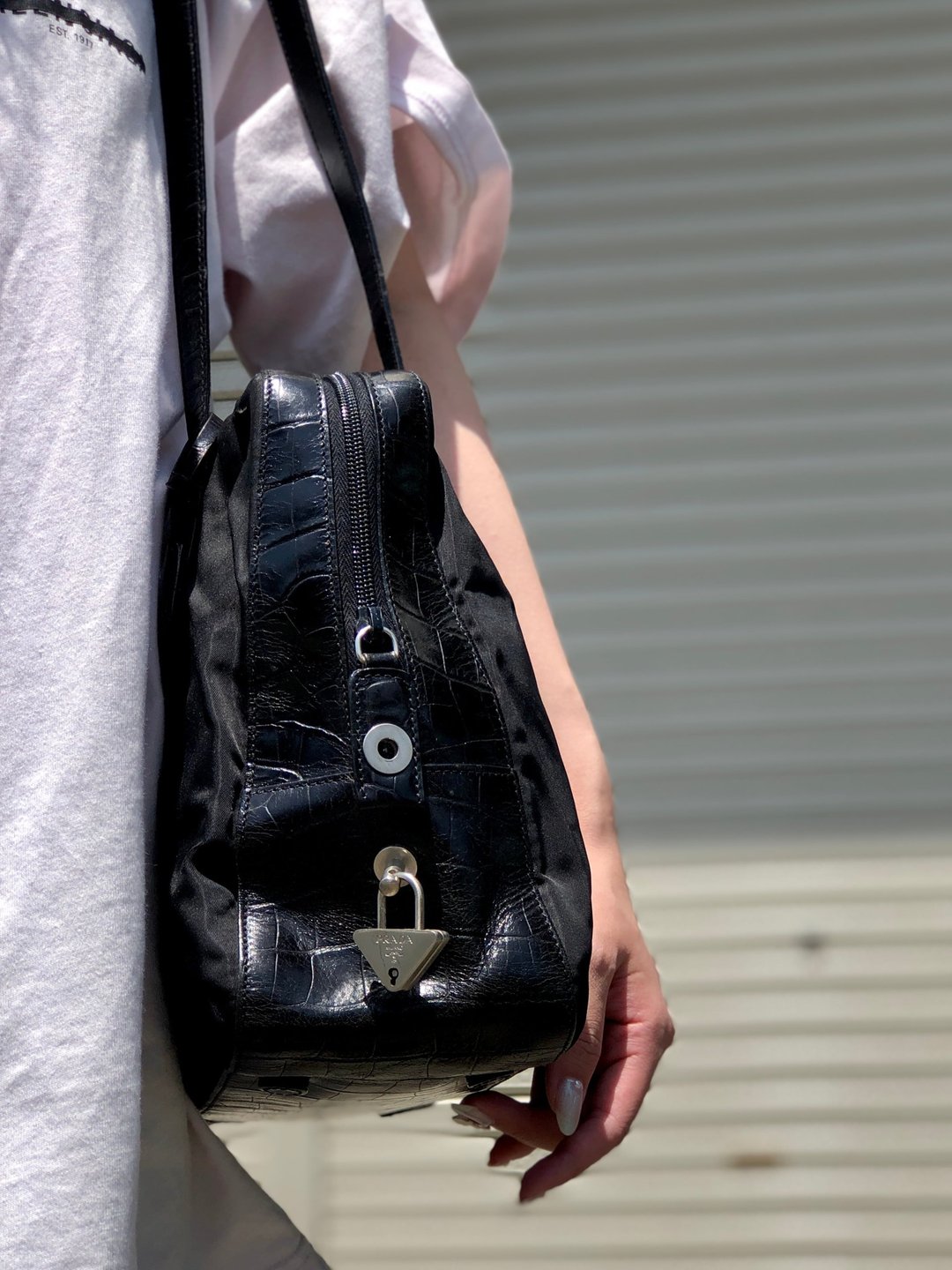 【 日本直送 名牌中古包 】PRADA 普拉达 鳄鱼压纹 尼龙×皮革 肩背包 黑色 vintage 古董 vskjgf - 侧背包/斜挎包 - 尼龙 黑色