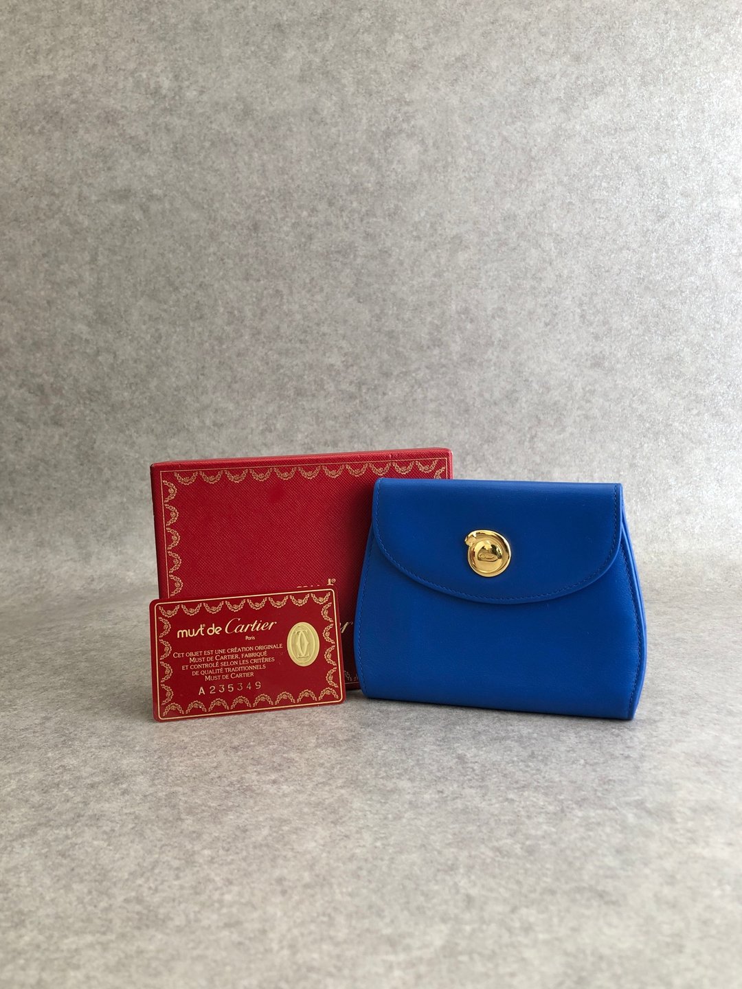 【日本直送名牌二手包】Cartier 卡地亚 钱包 蓝色 豹纹 压纹 皮革 双折式 vintage 古董 7iyaaa - 皮夹/钱包 - 真皮 蓝色