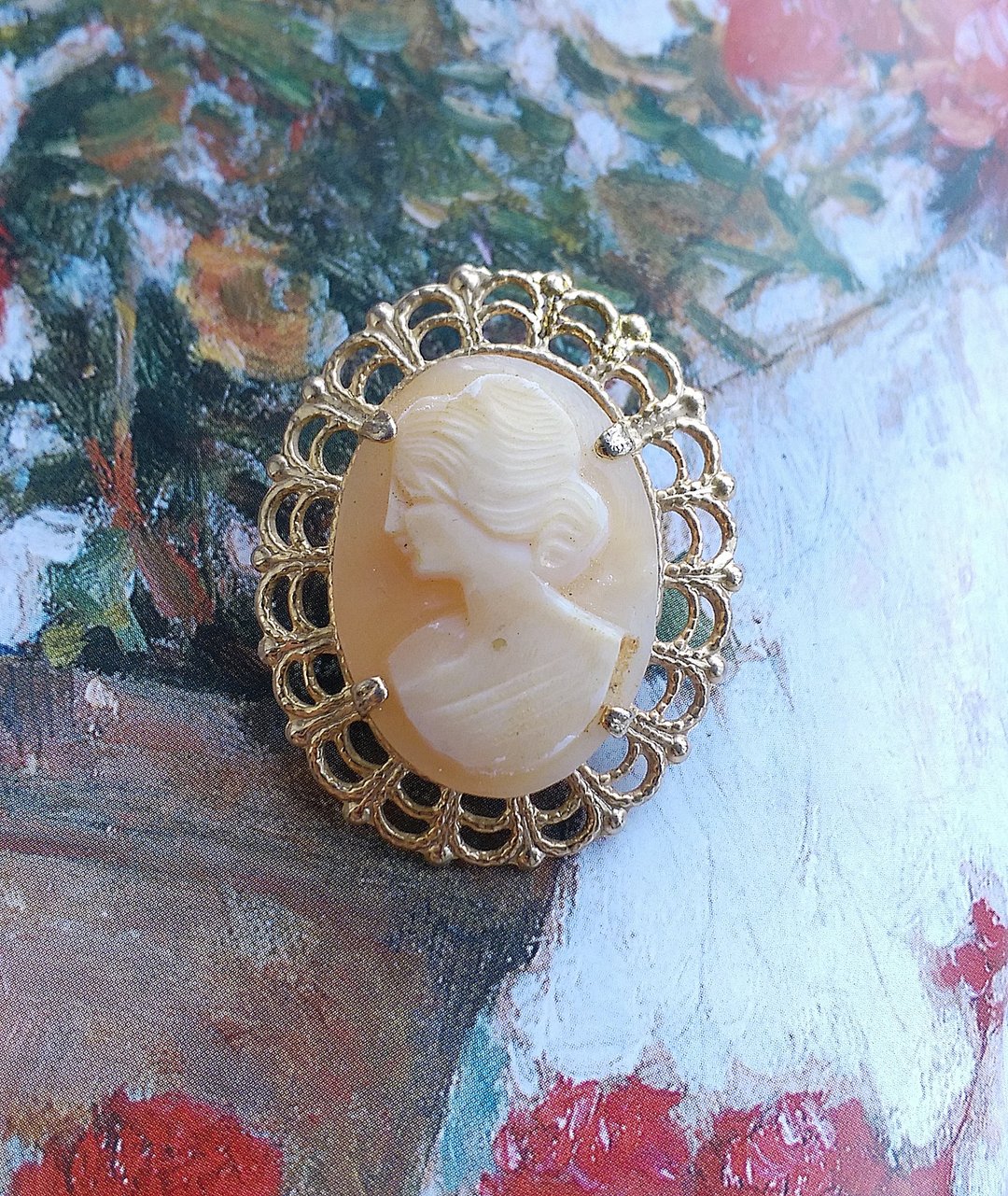 Vintage Jewelry 西洋古董饰品 Cameo  婉约 仕女椭圆篓空 别针 - 徽章/别针 - 其他金属 金色