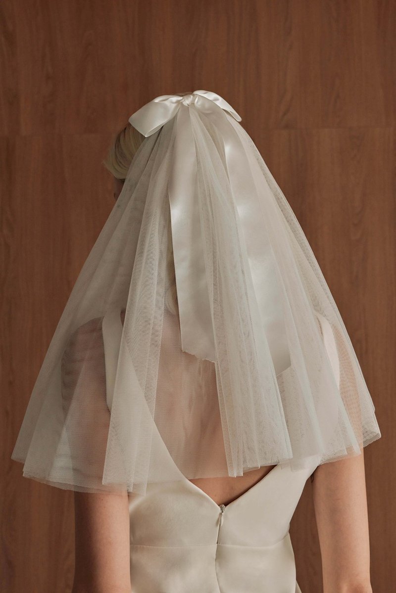 Bow Kiss Bridal Veil by Klara Love - 发饰 - 其他材质 白色
