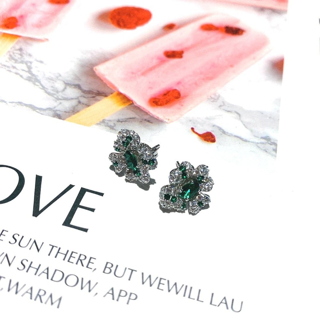 I JEWELRY 顶级订制纯银 华贵妇璀璨花朵造型闪耀锆石纯银耳环 - 耳环/耳夹 - 纯银 银色
