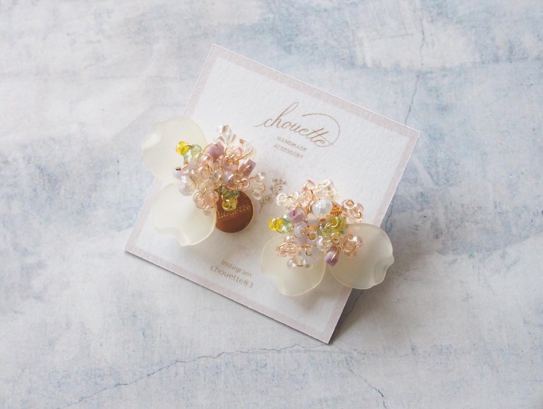 fleur de neige pierce /earring(off white) - 耳环/耳夹 - 压克力 白色