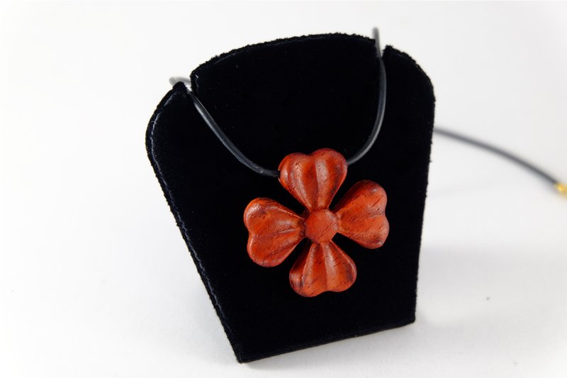 四叶心绽 Four Leaf Heart Bloom 红色幸运草 实木 米里米特创意  项链  爱情 浪漫 定情 - 项链 - 木头 红色