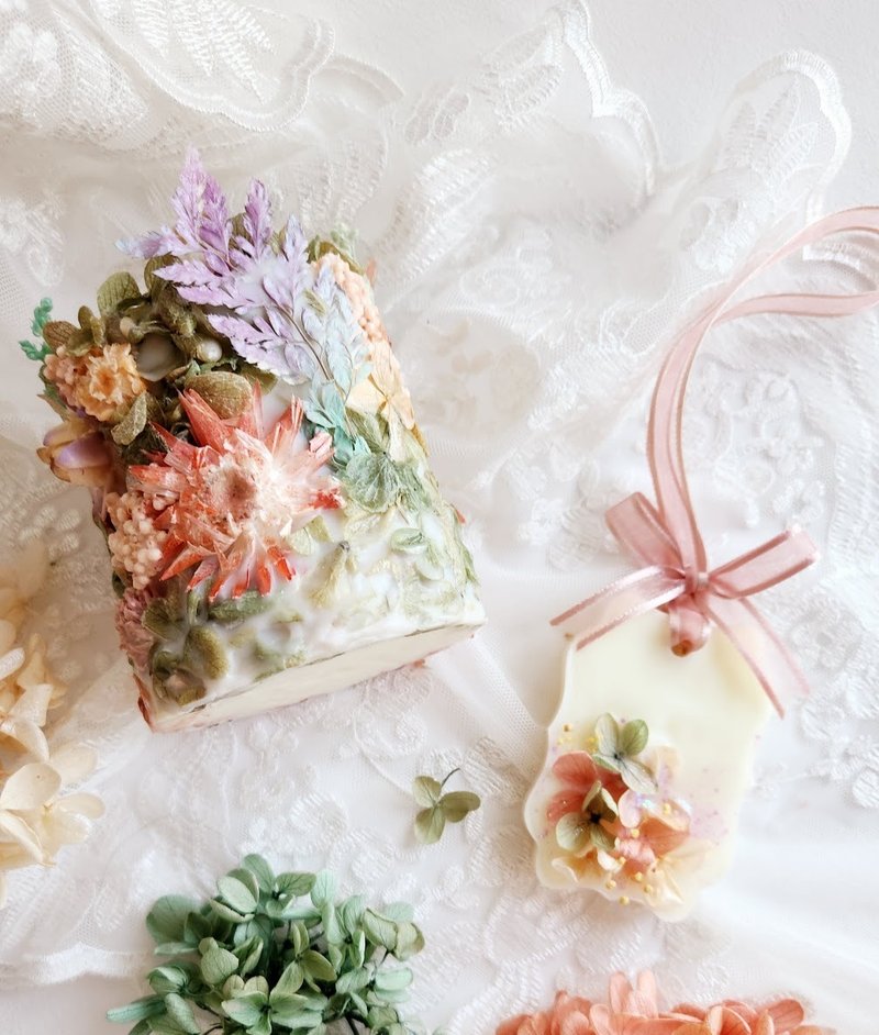 浮雕花园蜡烛礼盒 干燥花香薰蜡烛 天然大豆蜡 高浓度纯精油调香 - 蜡烛/烛台 - 蜡 