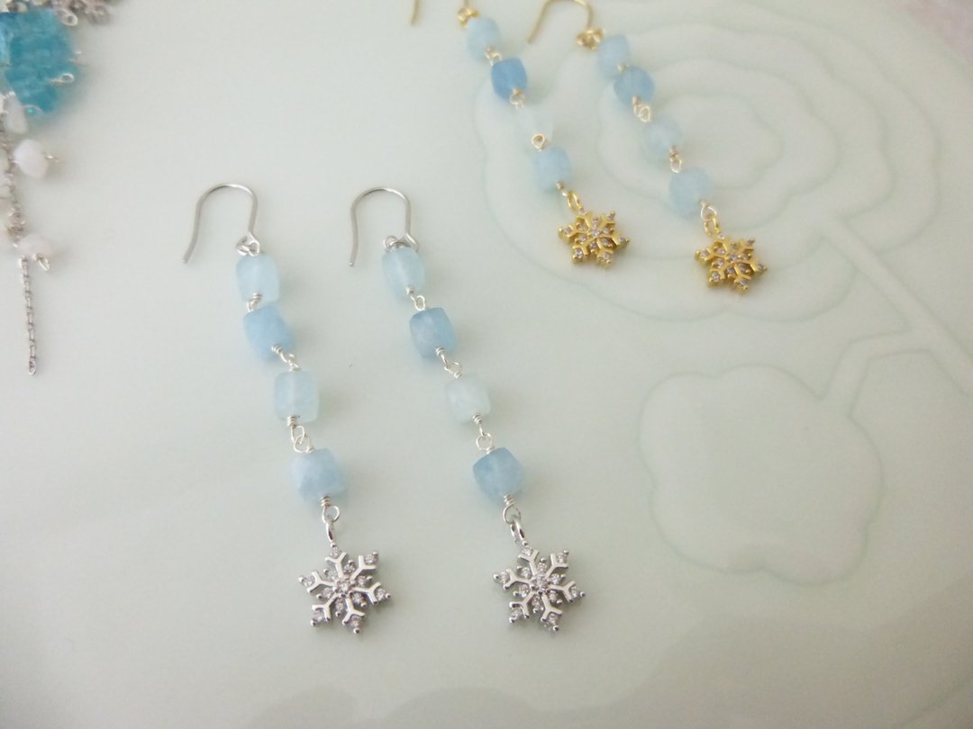 Aquamarine Charm and Aquamarine Earrings - 耳环/耳夹 - 半宝石 蓝色