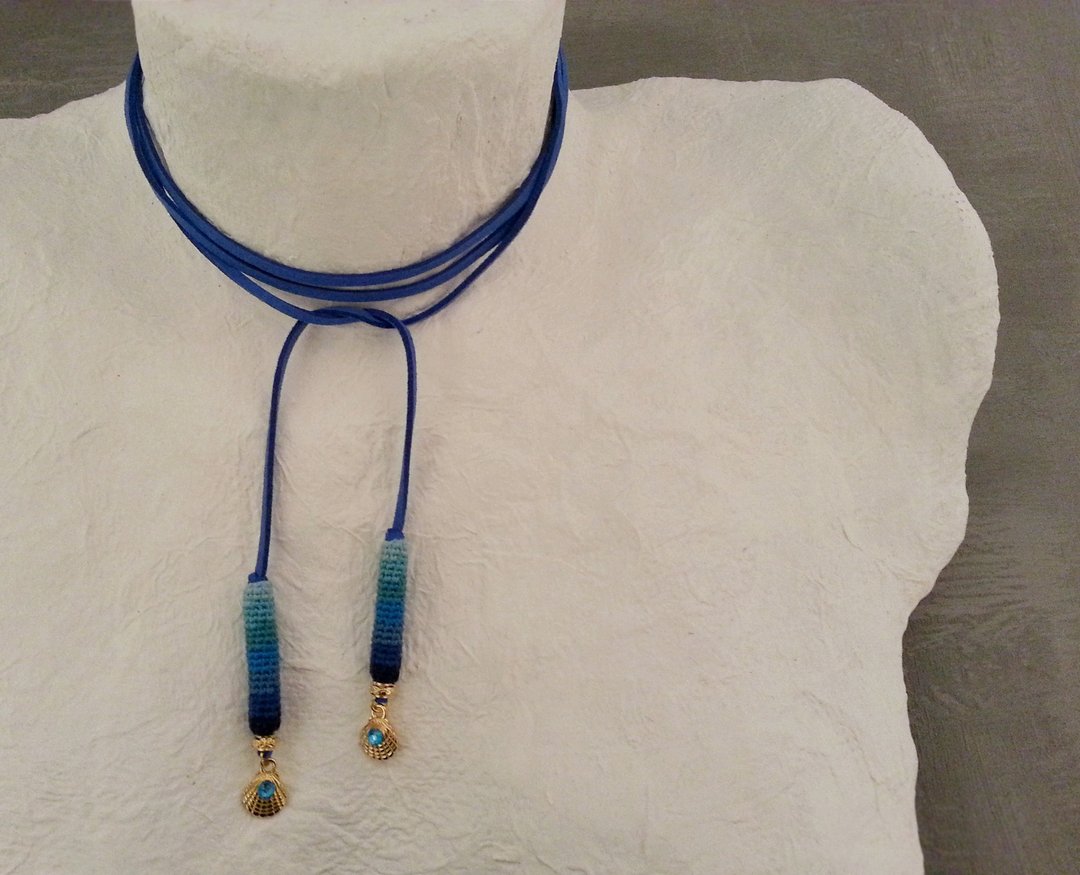 Blue Wrap Choker Necklace with Seashell Charm Ends - 项链 - 人造皮革 蓝色