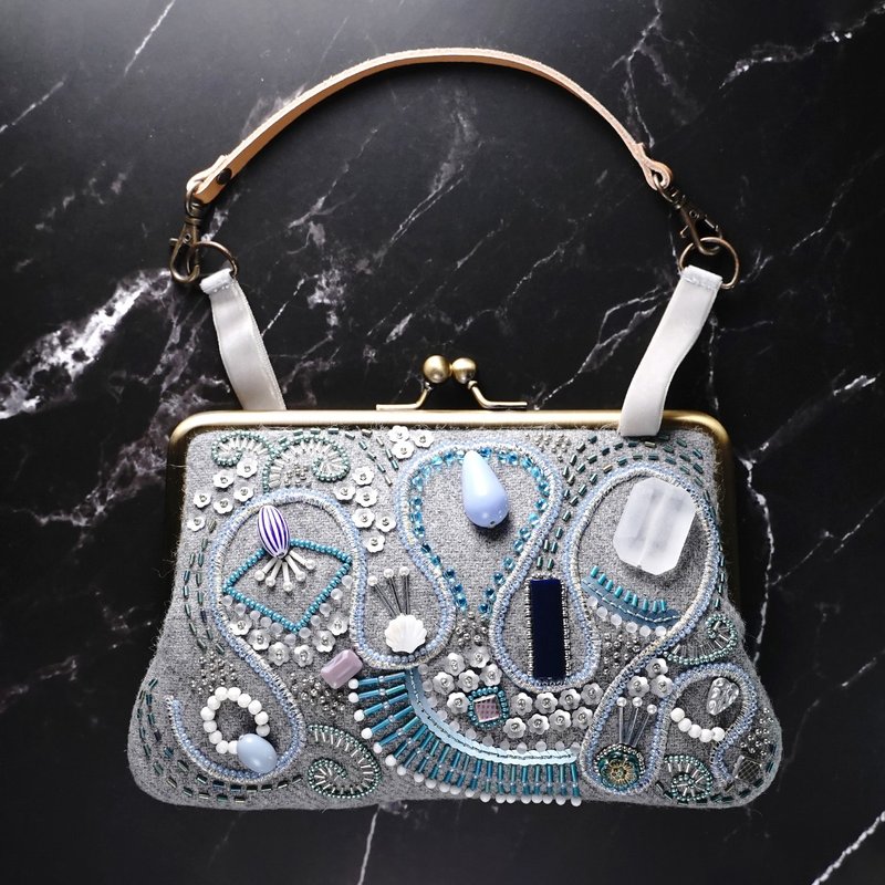 手提口金包 No.2 灰色 羊毛 存折尺寸 无内衬 小包 护照夹 零钱包 - 手提包/手提袋 - 羊毛 灰色