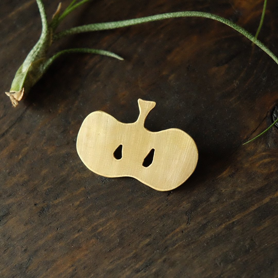 Brass brooch apple - 胸针 - 其他金属 金色