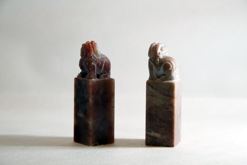 情人节礼盒定制化礼物【刻出你的名字情侣夫妻款】石狮子姓名印鉴 - 印章/印台 - 石头 红色