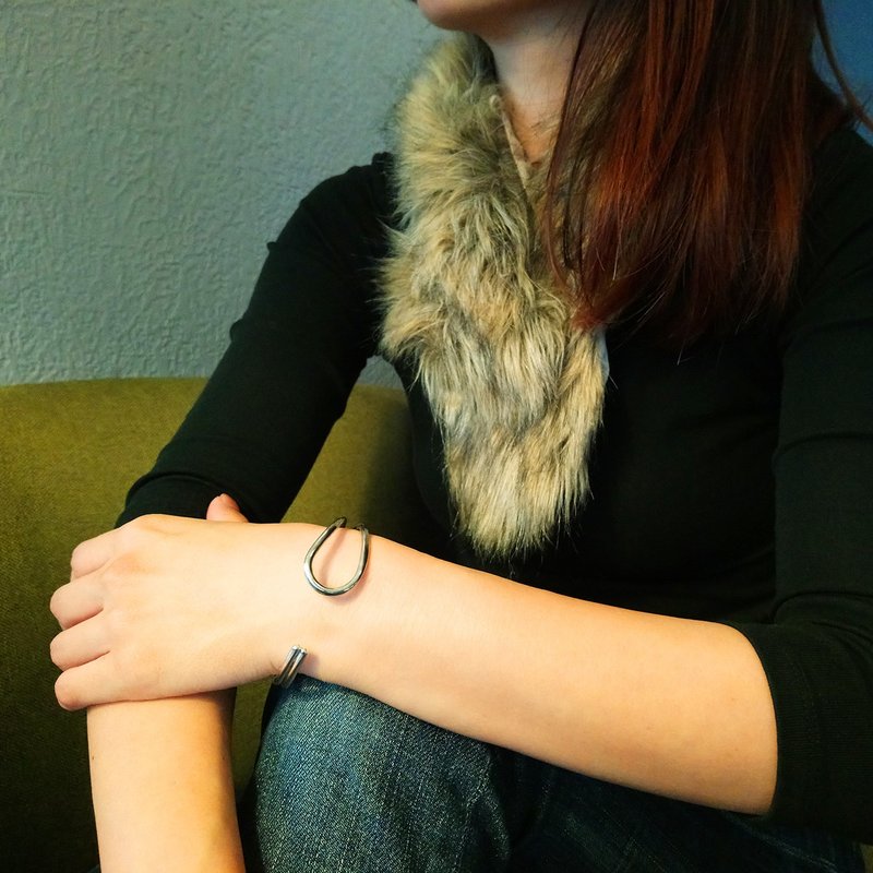 Barcelona bangle_巴塞隆纳手环 | 925纯银 限量 设计师手作 - 手链/手环 - 银 银色