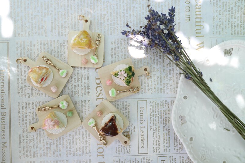 千层蛋糕木盘吊饰 - 钥匙链/钥匙包 - 粘土 多色