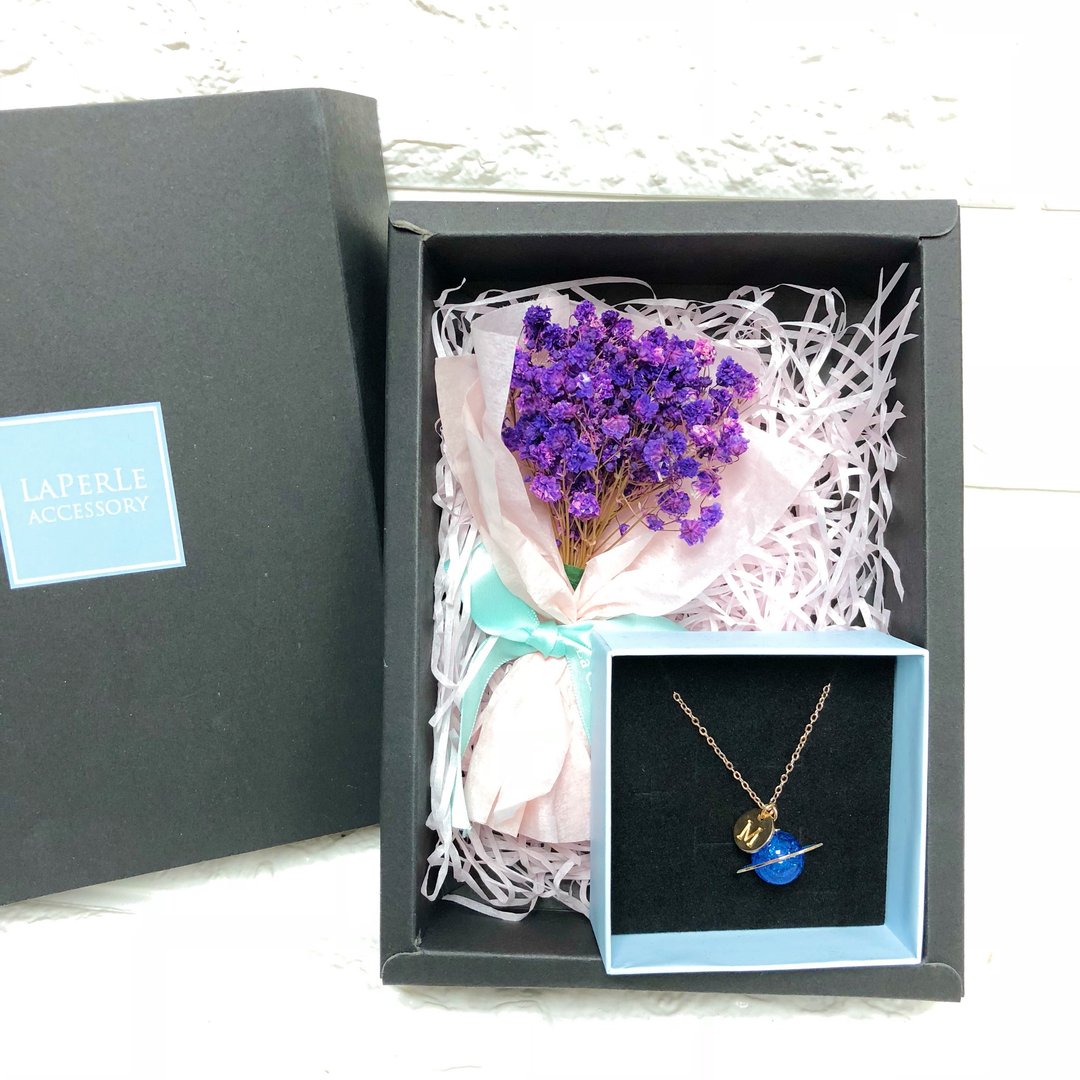 Goody Bag 字母 星球 土星  星际 太空 英文字母 定制化  星空  - 颈链 - 其他材质 蓝色