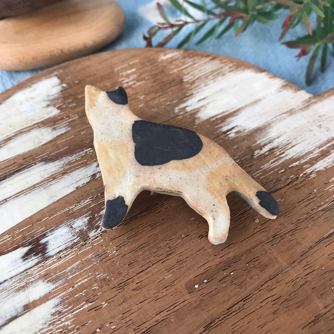lucky cat  Three color  / ceramic brooch / handmade - 胸针 - 陶 咖啡色