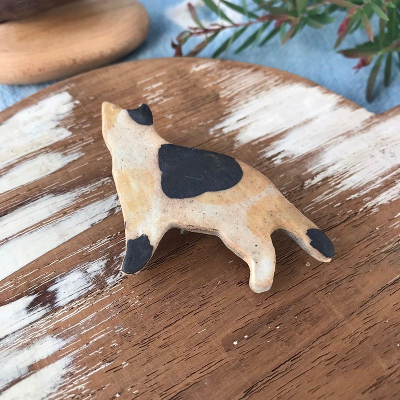 lucky cat  Three color  / ceramic brooch / handmade - 胸针 - 陶 咖啡色