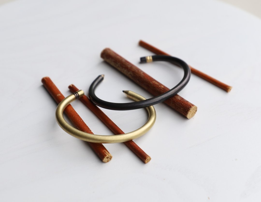 Brass round pencil bangle - 手链/手环 - 铜/黄铜 