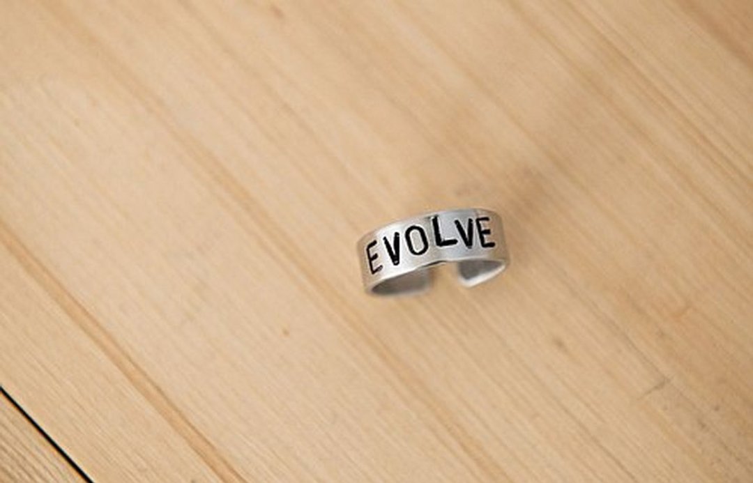 Engraved Minimalist Stackable Rings / Custom Gothic Personalized Ring / - 戒指 - 铝合金 灰色