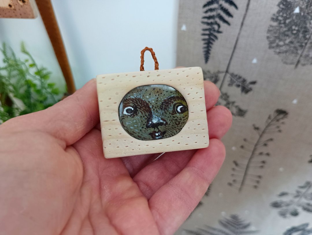 手工雕刻方形框架中脸部的简约绘图 - 墙贴/壁贴 - 木头 