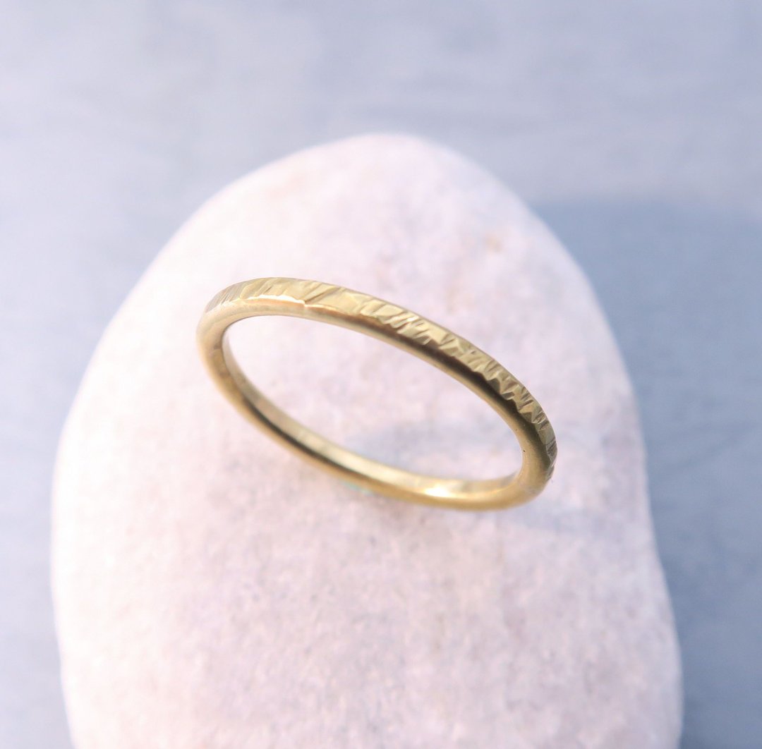 黄铜 锻敲戒指 - 斜纹 -宽约1.5mm - 戒指 - 纯银 金色