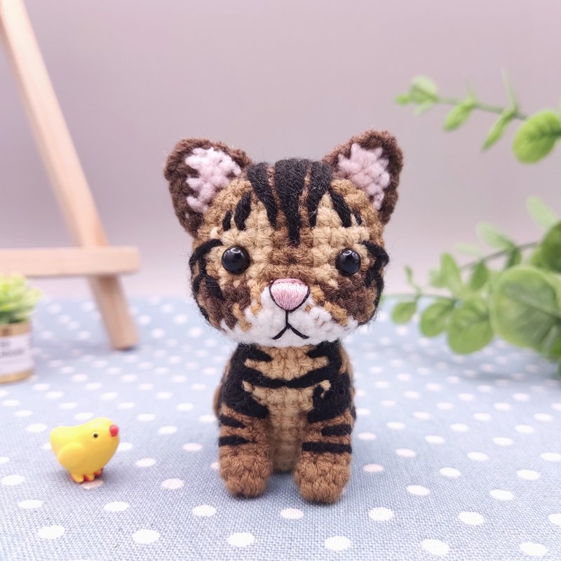 【现货】 小小一只 虎斑猫 米克斯美短 纯手工 钩针编织娃娃 - 玩偶/公仔 - 其他人造纤维 咖啡色