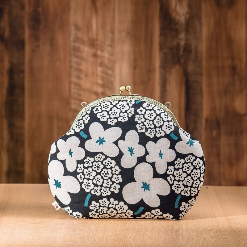 【简约白色爆米花】复古金属口金包#包包#可爱#日式#肩包#女用 - 侧背包/斜挎包 - 棉．麻 白色