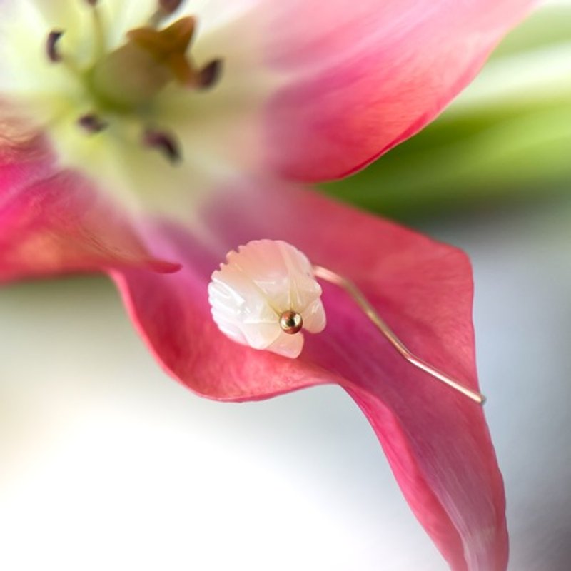 郁金香 耳环 白蝶贝 14K Gold Filled - 耳环/耳夹 - 贝壳 白色