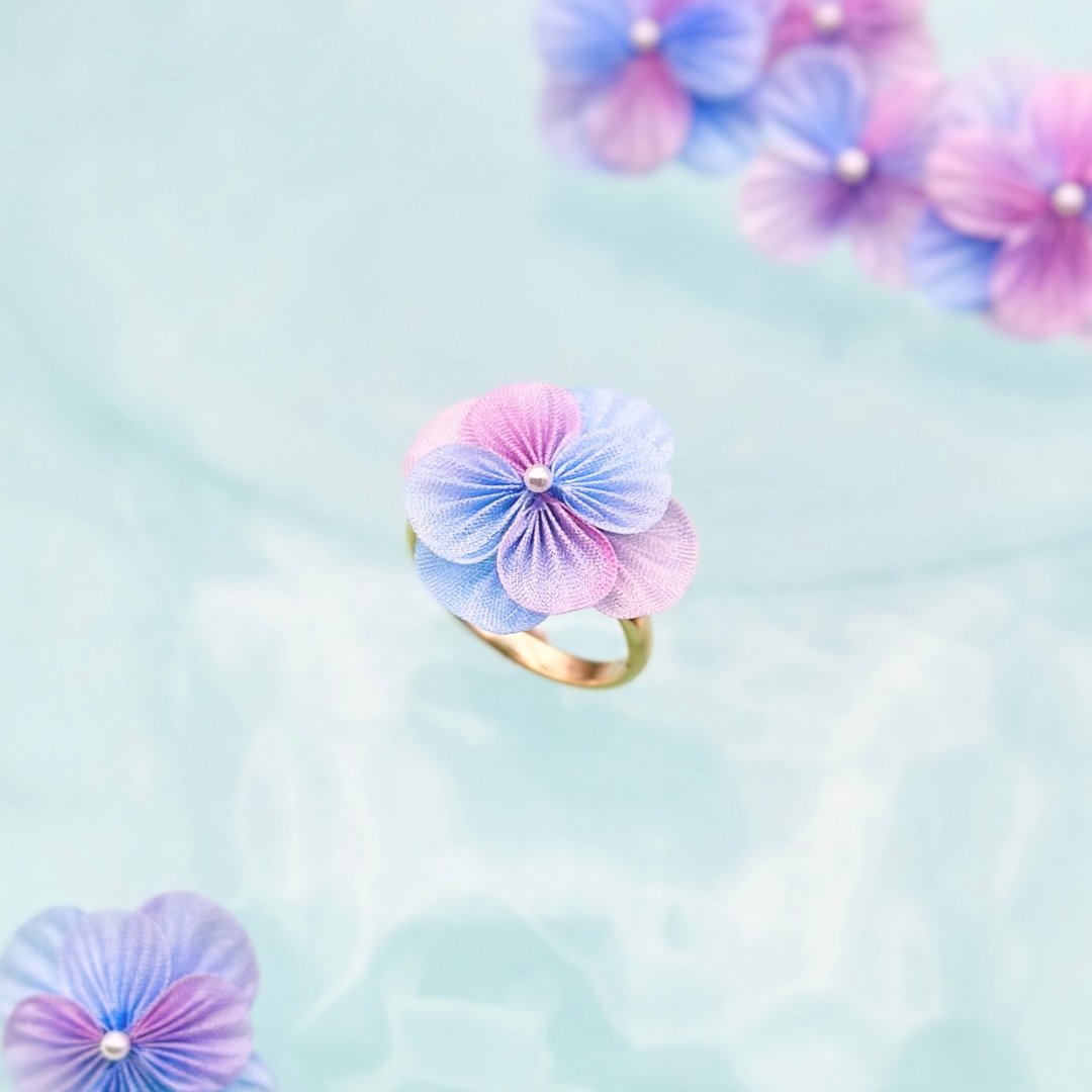 绣球花戒指 手染蚕丝 / 紫色渐层 和服 浴衣 日式捏花 和风小物 黄昏 天空 透明感 轻透感 夏季 - 戒指 - 丝．绢 紫色