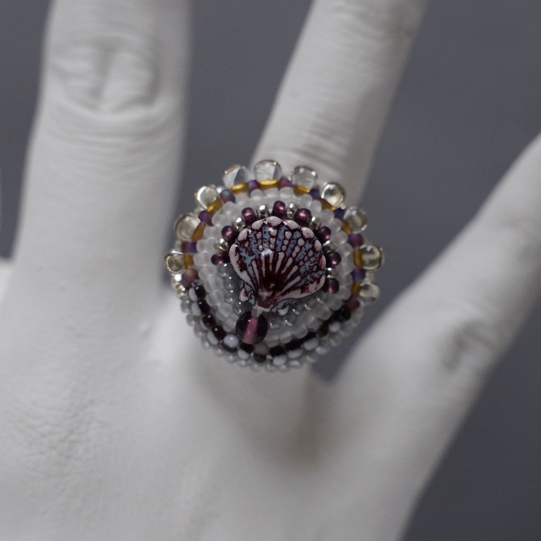 也可用作围巾环 Chatty Ring 208 均码 串珠刺绣环紫贝壳大号环 - 戒指 - 玻璃 紫色