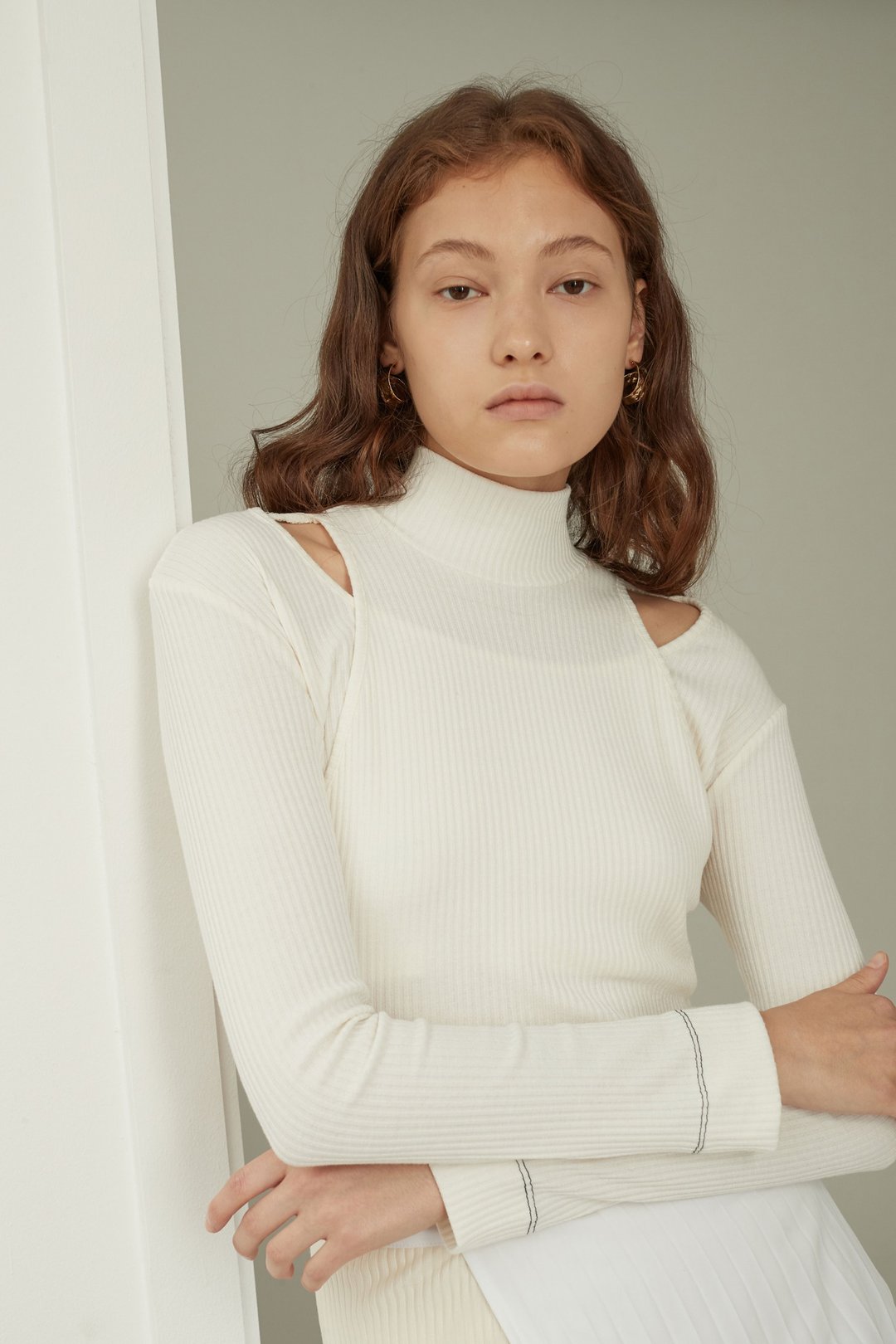 层次肩膀镂空上衣/ 米白 - 女装上衣 - 聚酯纤维 