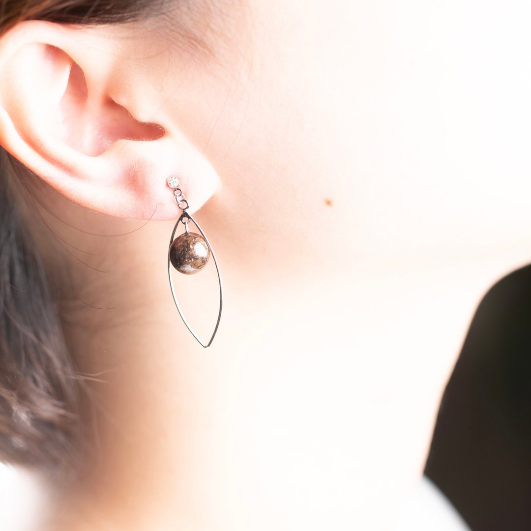[Made in Japan] Kiyomizu ware earrings / manganese crystals mg-001 / Kou Ceramic Jewelry - 耳环/耳夹 - 陶 咖啡色