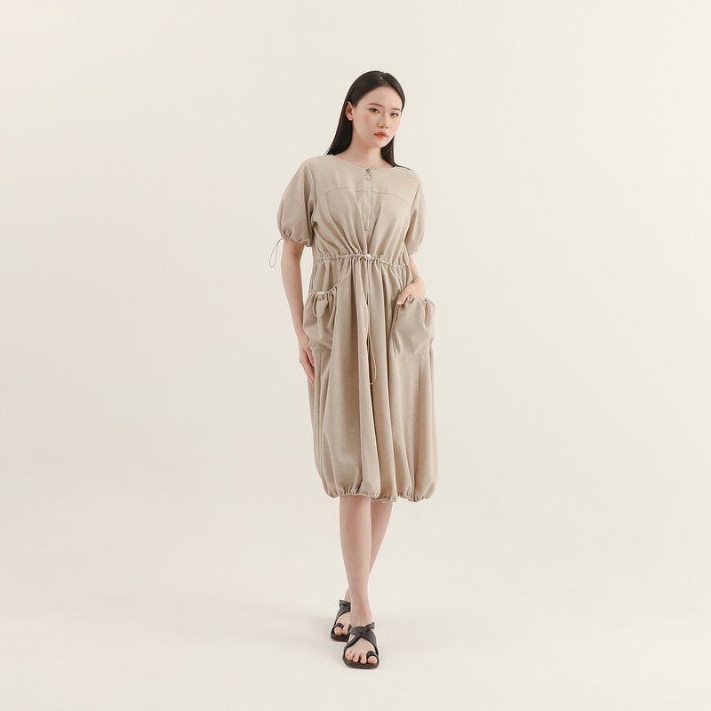 Ruyuan_如愿抽绳洋装_25SF104_卡其 - 洋装/连衣裙 - 聚酯纤维 卡其色