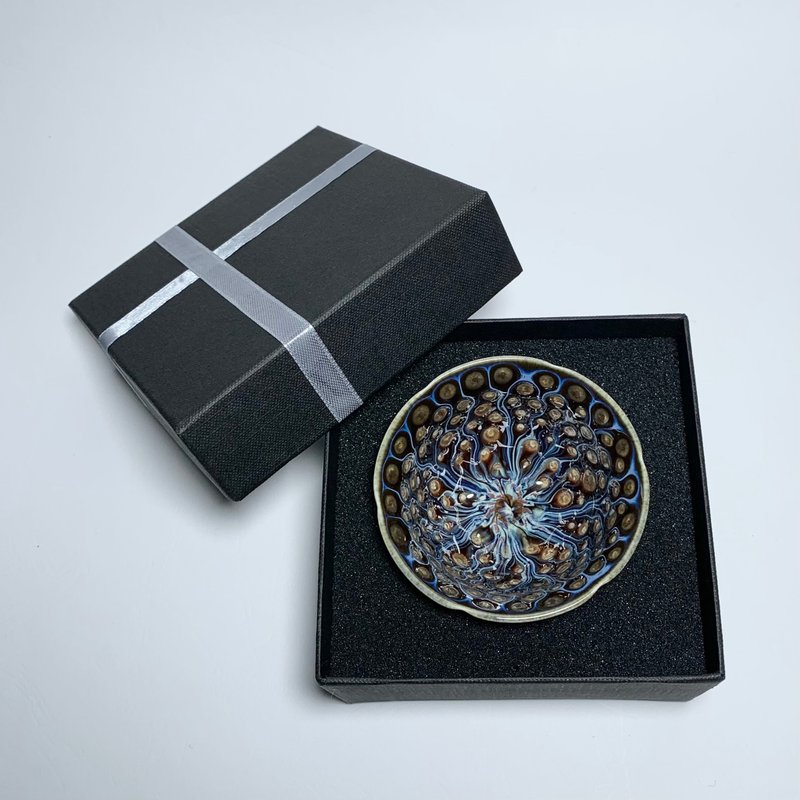 孔雀开屏 葵花杯 80ml 邱毓宁 莺歌制 A10-07 - 茶具/茶杯 - 瓷 多色