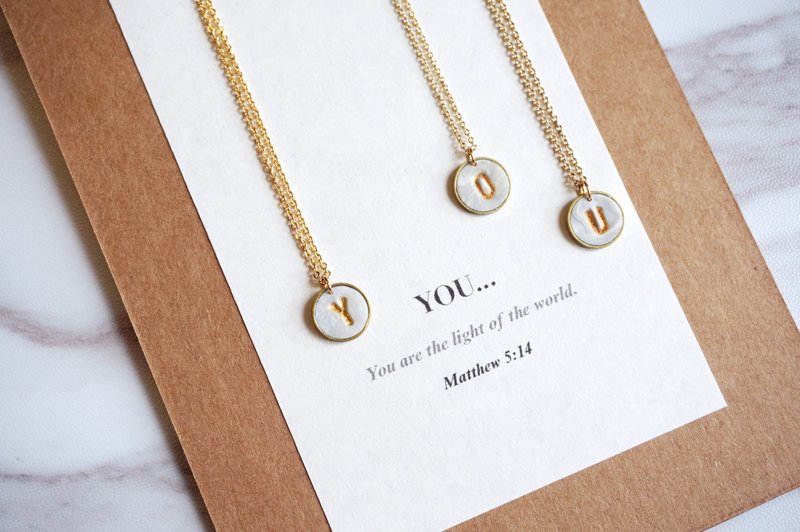 定制化圆形项链 名牌 字母项链 项链刻字 白色大理石纹 纪念礼物 - 项链 - 其他金属 金色