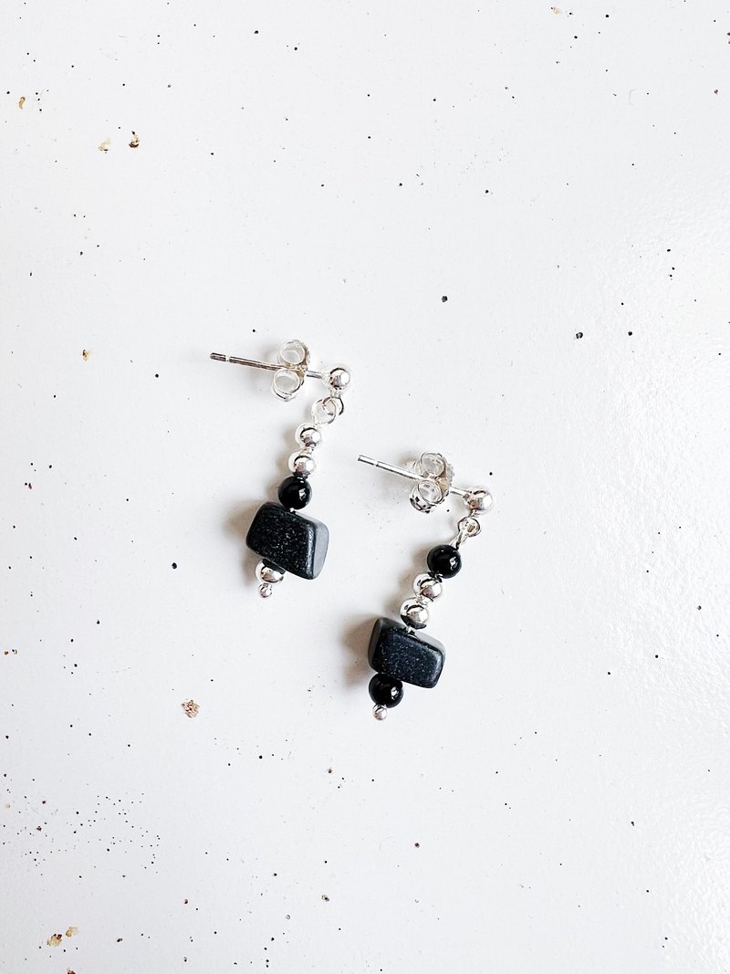 黑夜闪星光 不对称 天然黑玛瑙宝石 925银 原创手作小众 串珠耳环 - 耳环/耳夹 - 纯银 银色