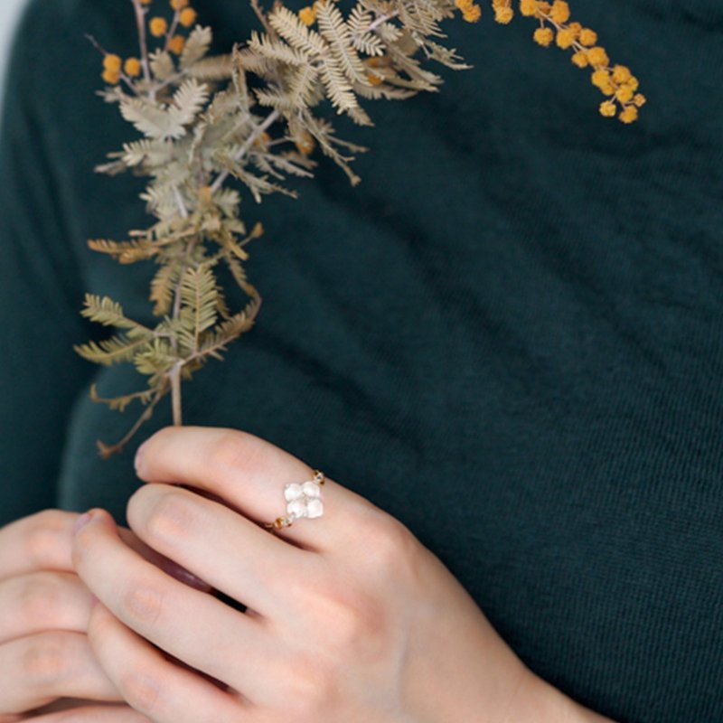 白花手工玻璃戒链 - 戒指 - 玻璃 透明