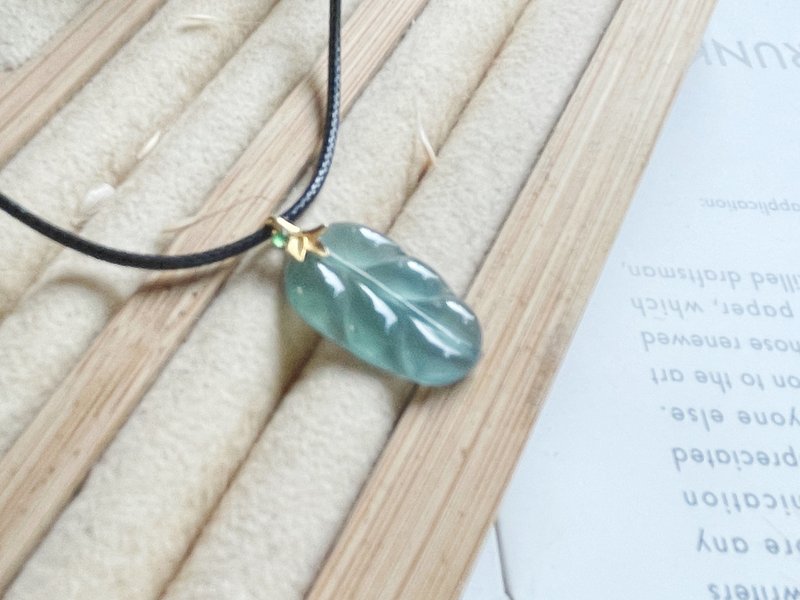 18K纯金 天然瓜料蓝水A货翡翠事业有成、一叶致富吊坠 - 吊饰 - 玉石 蓝色