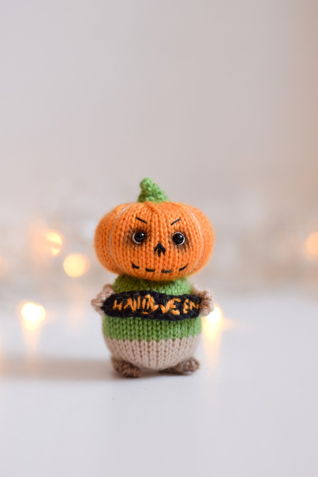 Halloween pumpkin table decor, creepy pumpkin gift for Halloween shelf decor - 玩偶/公仔 - 绣线 橘色