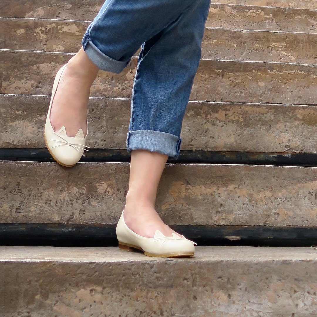 Wanna Cat Flat Shoes - Cream - 女款休闲鞋 - 其他材质 白色