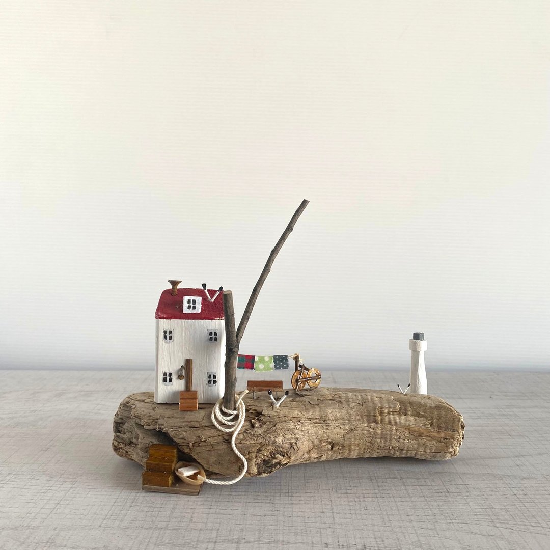 Driftwood Interior-Shiosai and Seagulls-W384-Red Roof - 摆饰 - 木头 