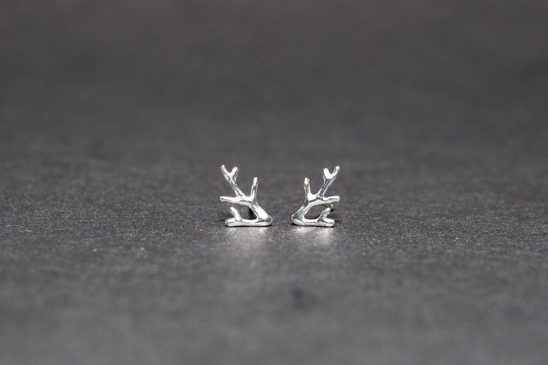 珊瑚系-小小耳环925银 - 耳环/耳夹 - 银 银色