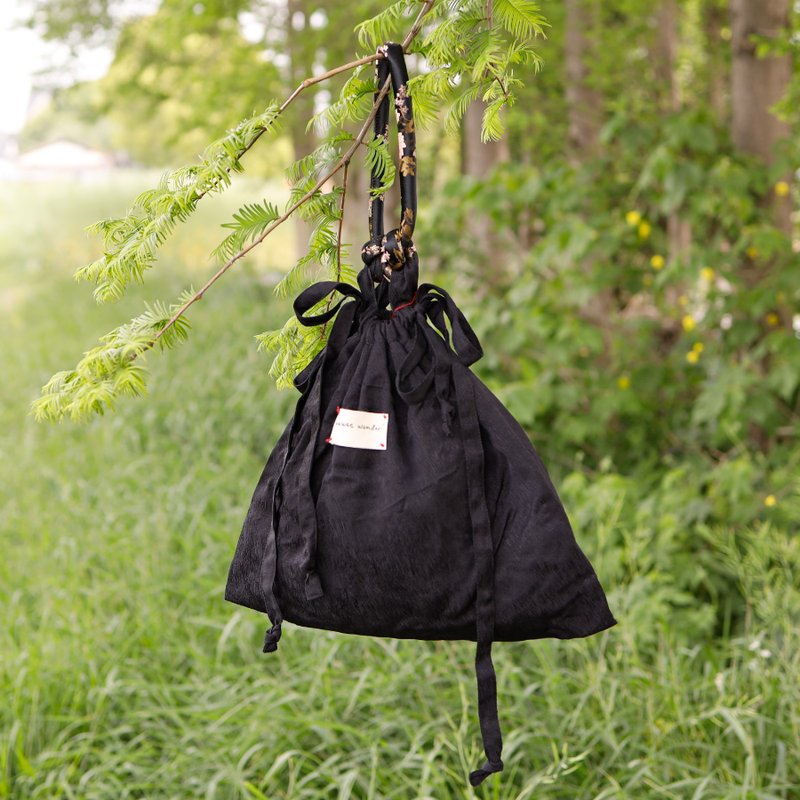 黑白色提花绸缎抽绳小拎包 单肩手提小包 复古花色绸缎 - 手提包/手提袋 - 其他人造纤维 多色