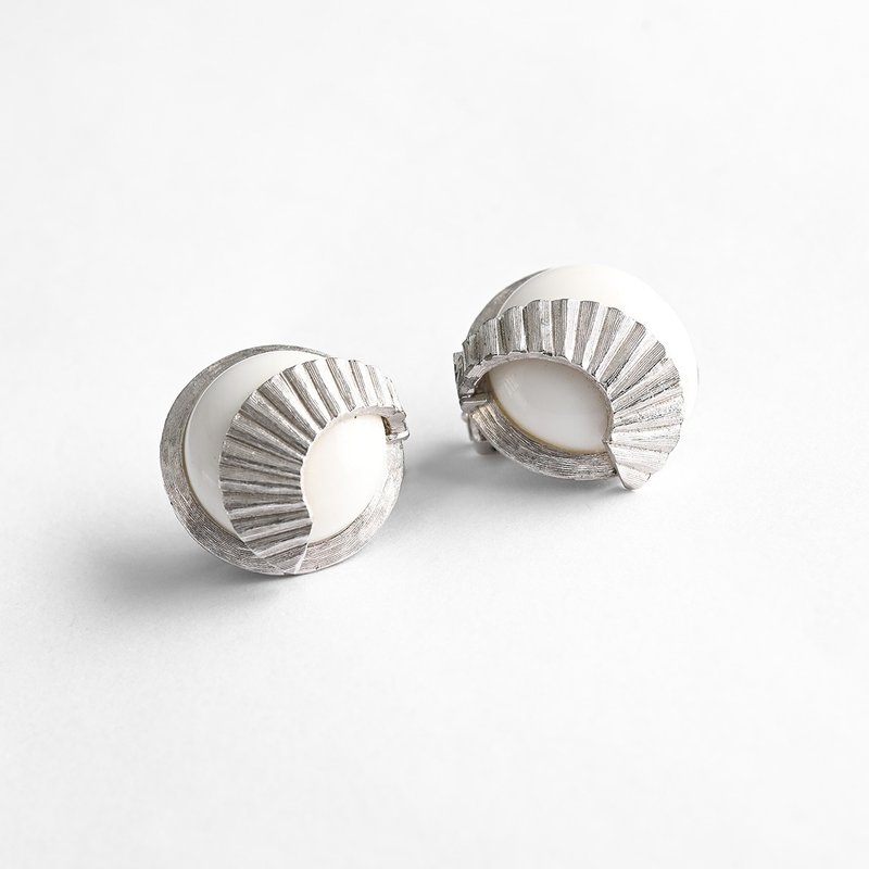 Vintage 古董耳环 / 古董饰品、欧洲古董饰品、古董耳环夹式 - 耳环/耳夹 - 其他金属 银色