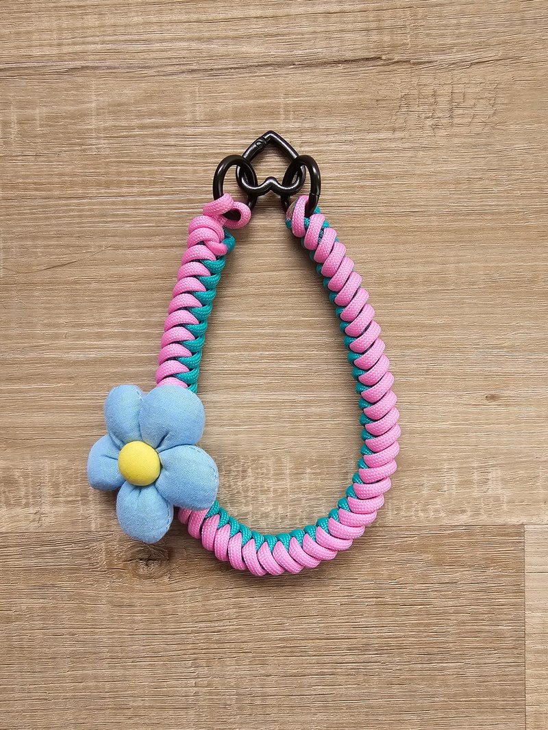 Faith Handmade | 伞绳编织小花手机腕带 挂绳 手机挂绳 礼物 - 挂绳/吊绳 - 其他人造纤维 