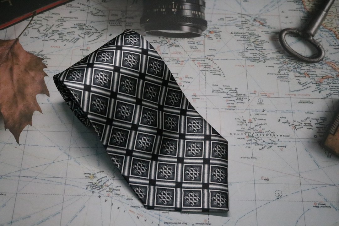 银灰色大菱格真丝领带/低调百搭绅士装necktie - 领带/领带夹 - 丝．绢 灰色