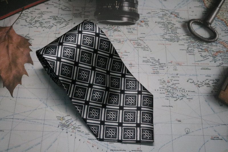 银灰色大菱格真丝领带/低调百搭绅士装necktie - 领带/领带夹 - 丝．绢 灰色