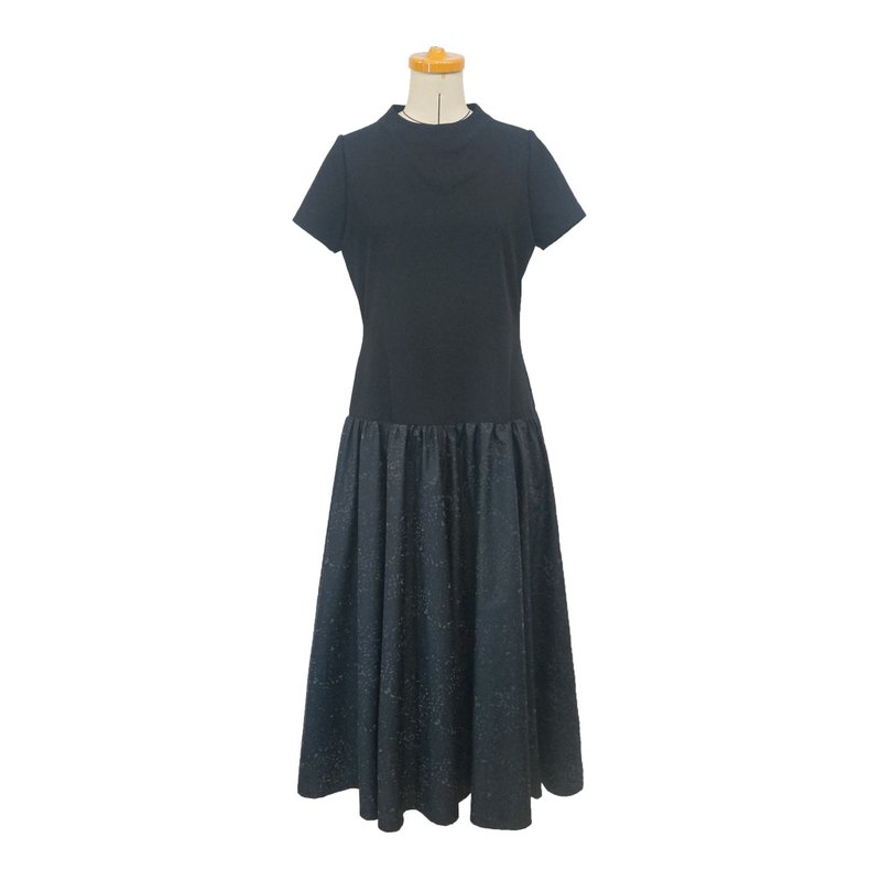 Aman No.111 星空伞状下摆长洋装 短袖版 - 洋装/连衣裙 - 其他材质 