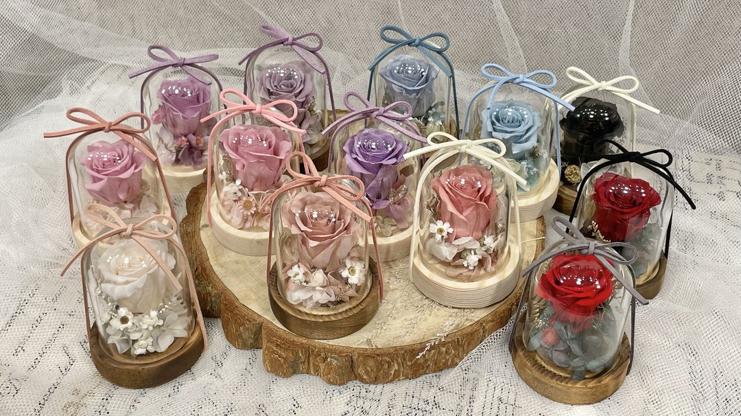 | 小梦境花艺 | 永生玫瑰花 玻璃器皿 玻璃罩永生花 / 原木色底座 - 干燥花/捧花 - 植物．花 白色